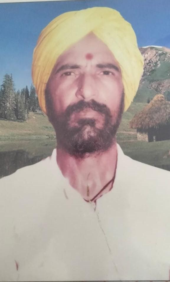 Portrait of our experienced Hindu pandit in traditional attire